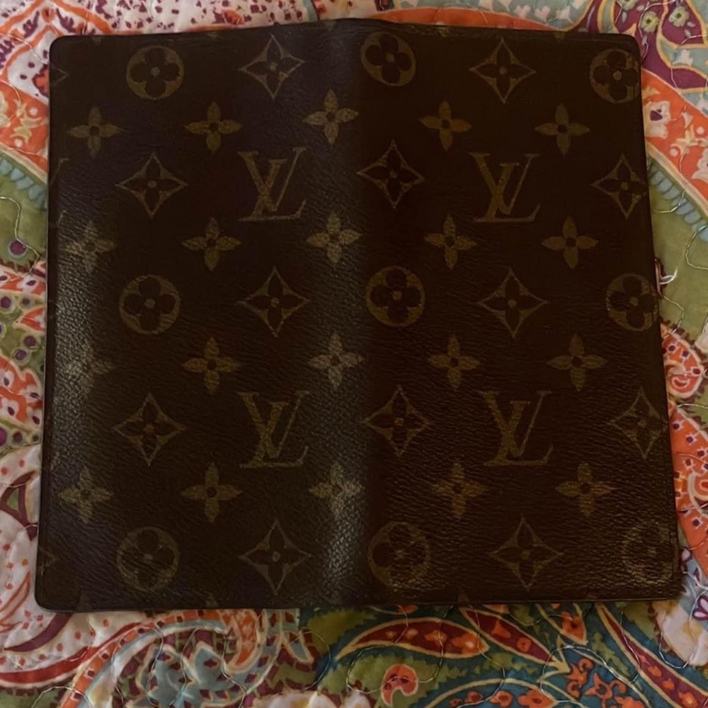 Men’s LV Wallet - Picture 2 of 5